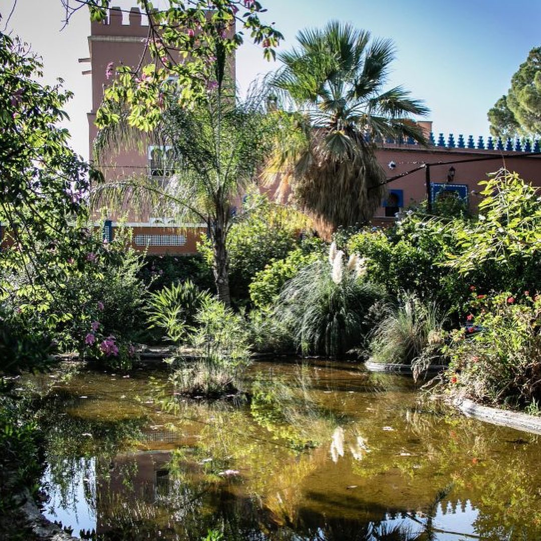 Jardines y estanque de Finca Torrealta